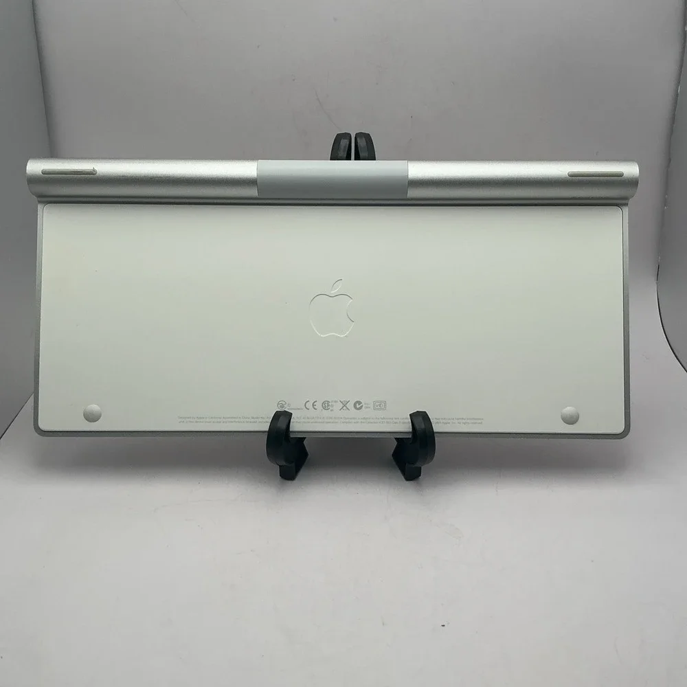 Apple Wireless Keyboard A1314 Silver Aluminum White Keys MC184LL/B Bluetooth